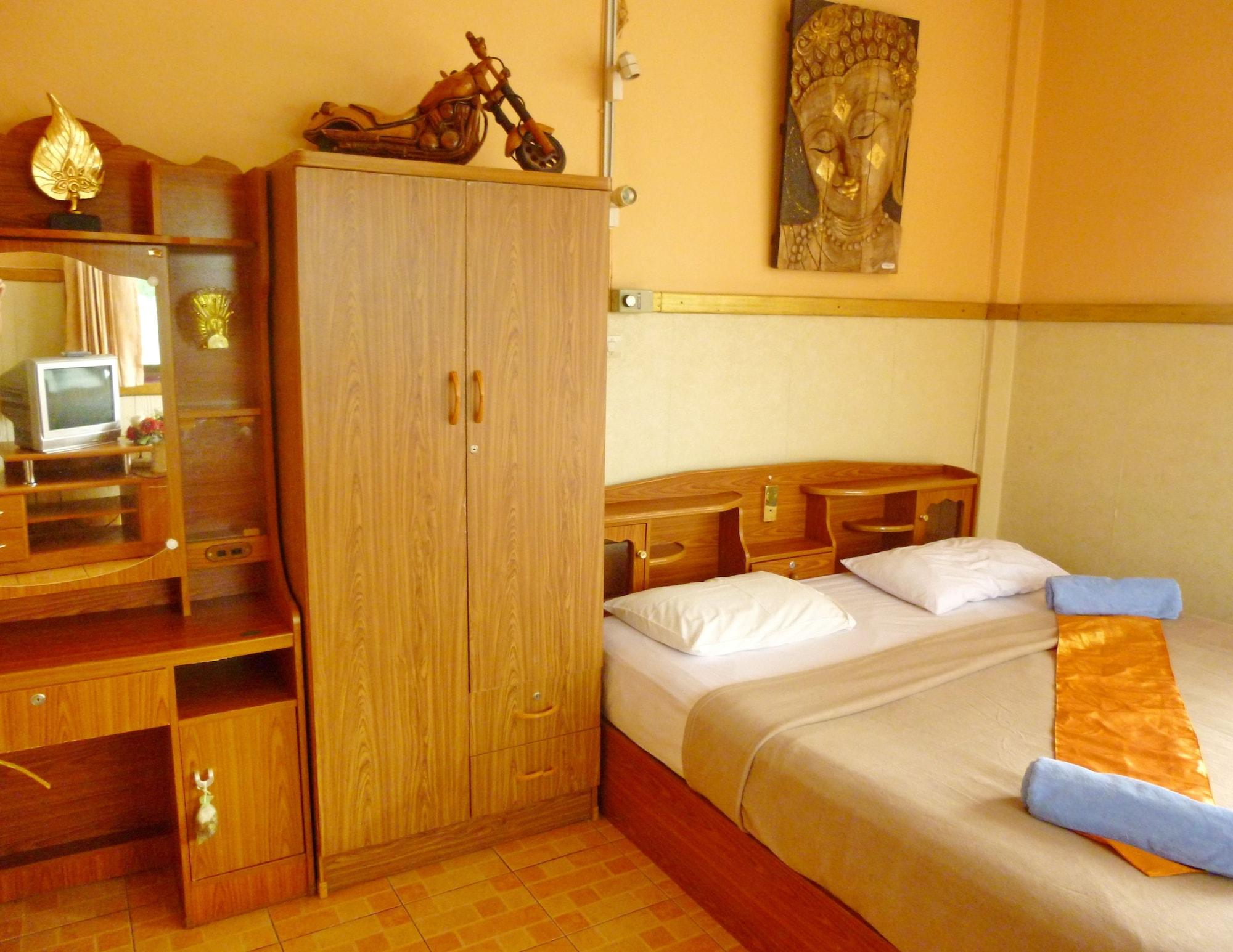 Hollanda Montri Guesthouse Чиангмай Екстериор снимка